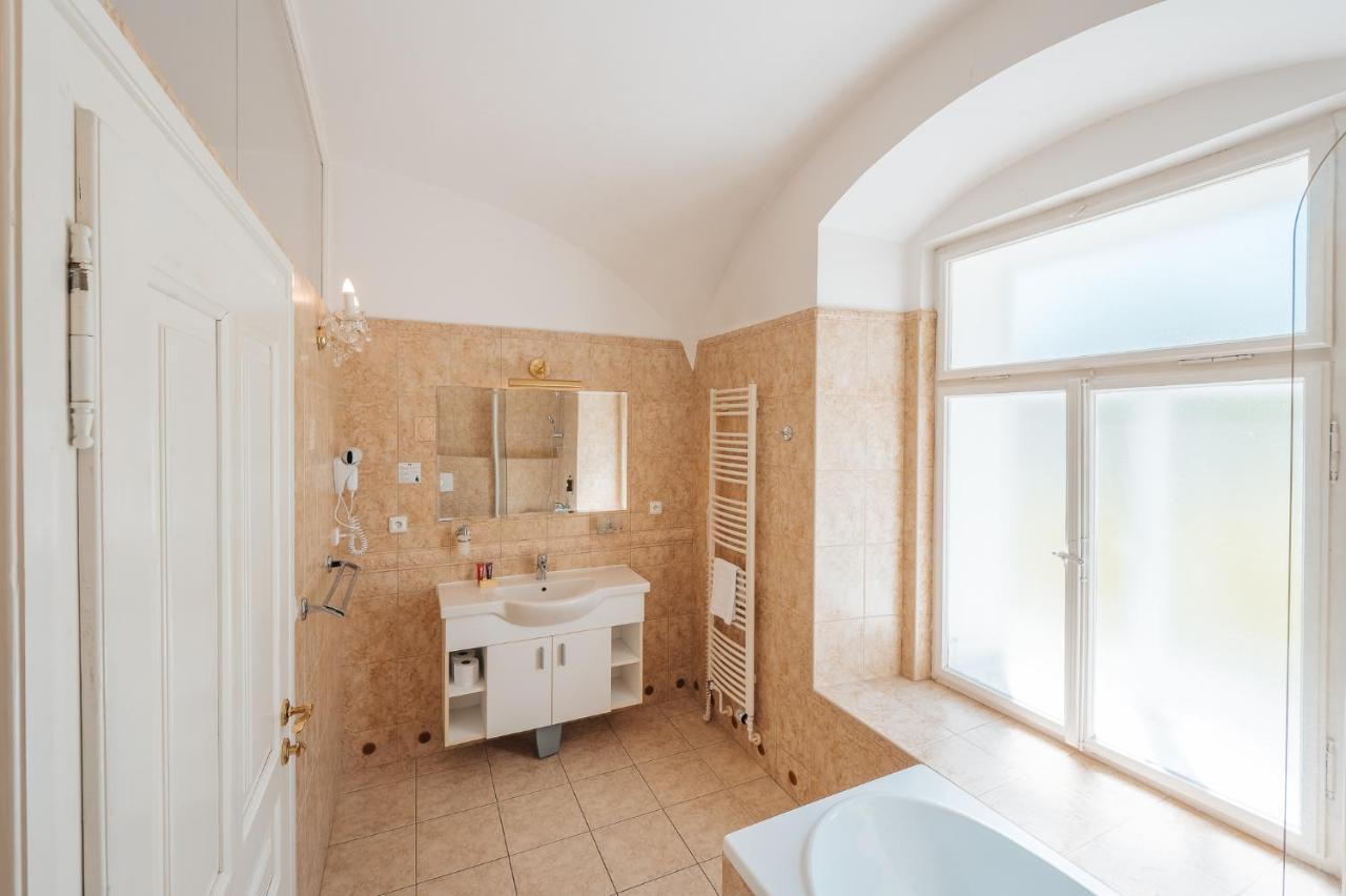 Zamek Hradek U Susice Hotel Luaran gambar