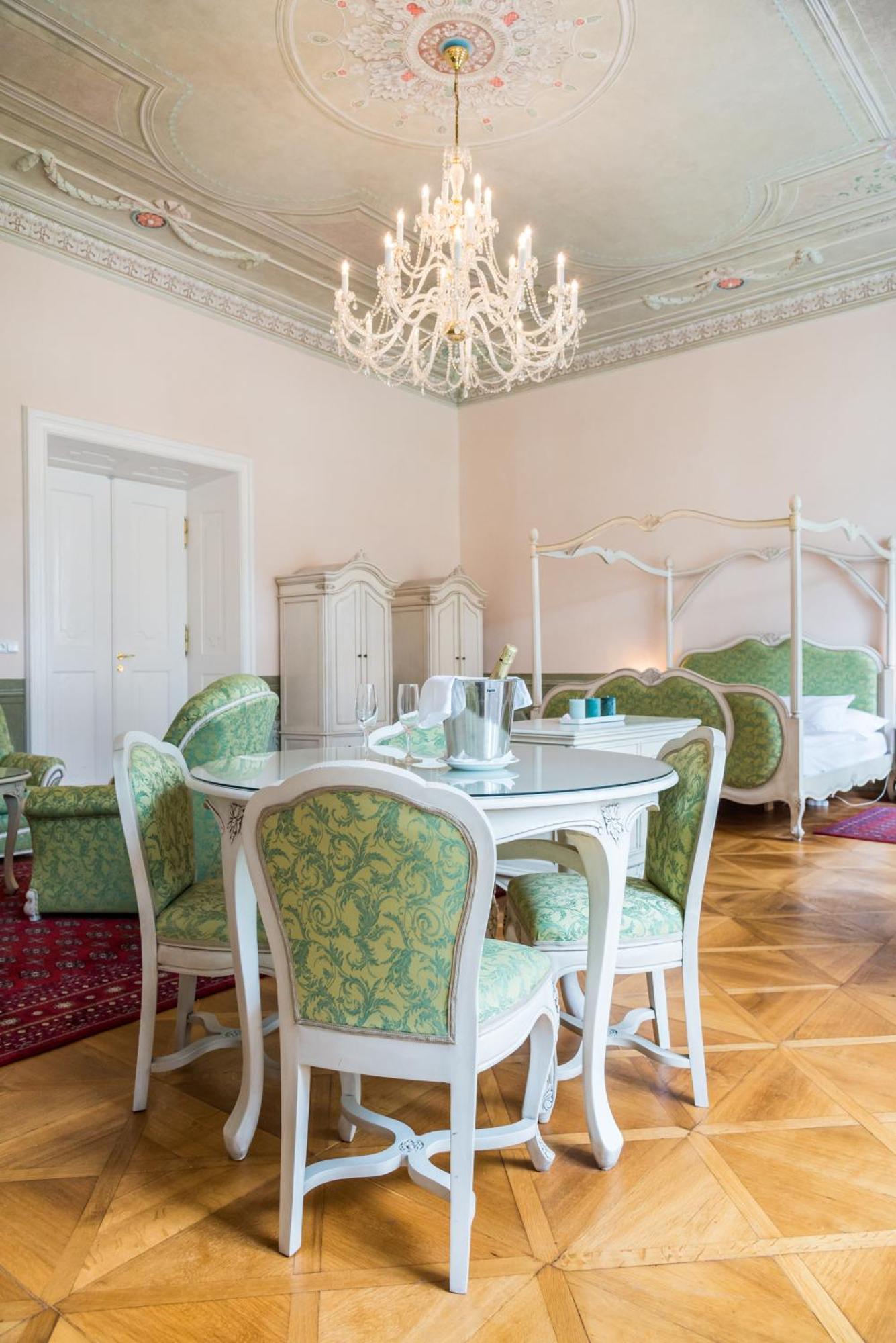 Zamek Hradek U Susice Hotel Bilik gambar